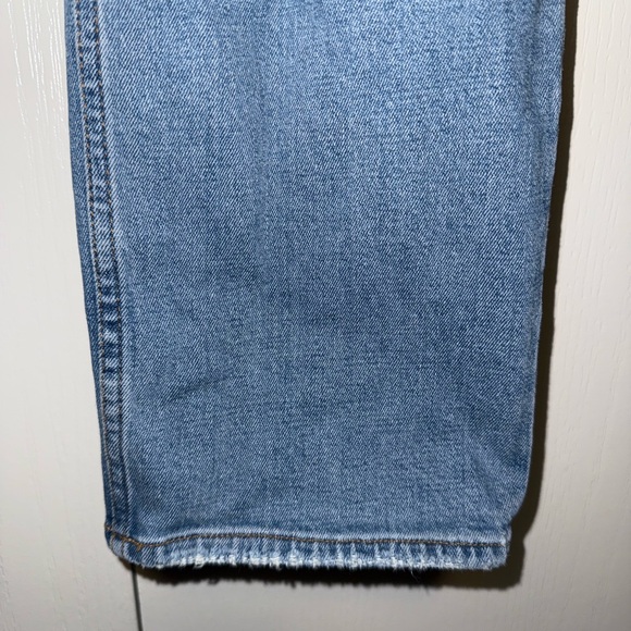 Abercrombie & Fitch Ultra High Rise 90s Slim Straight Jean - Picture 6 of 15